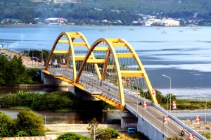 jembatan-kuning-ponulele-palu